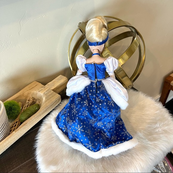 Disney Cinderella Porcelain Keepsake 16" Doll Royal Holiday Edition Brass Key - Picture 4 of 6